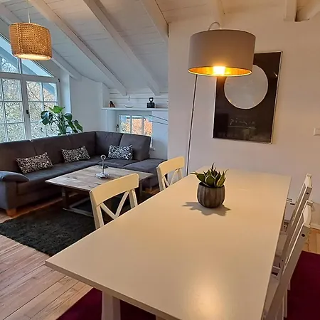Tolle In Apartment