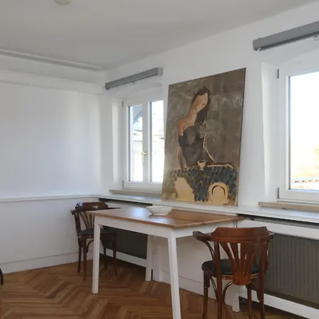 Tolle In Apartment *
